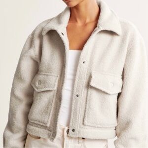 Abercrombie & Fitch Cropped Sherpa Shirt Jacket in Cream